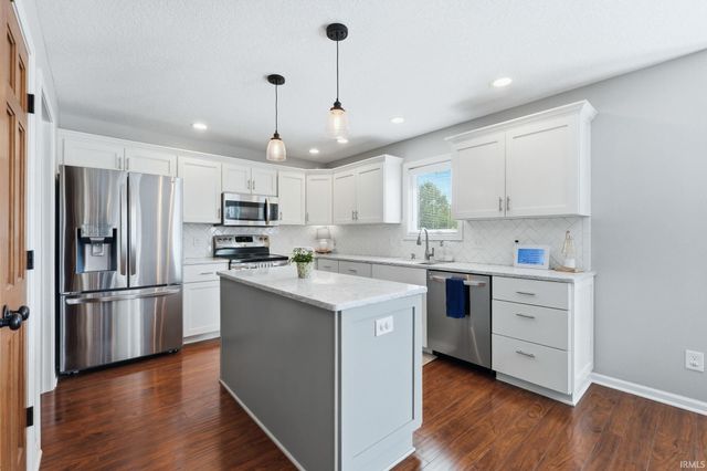 1012 Perry Lake Drive, Fort Wayne, IN 46845