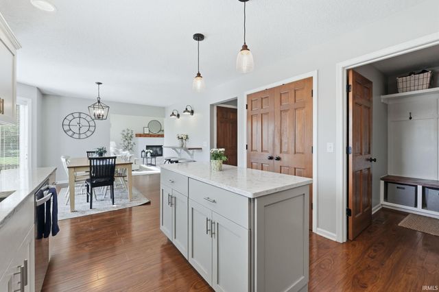 1012 Perry Lake Drive, Fort Wayne, IN 46845