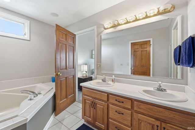 1012 Perry Lake Drive, Fort Wayne, IN 46845