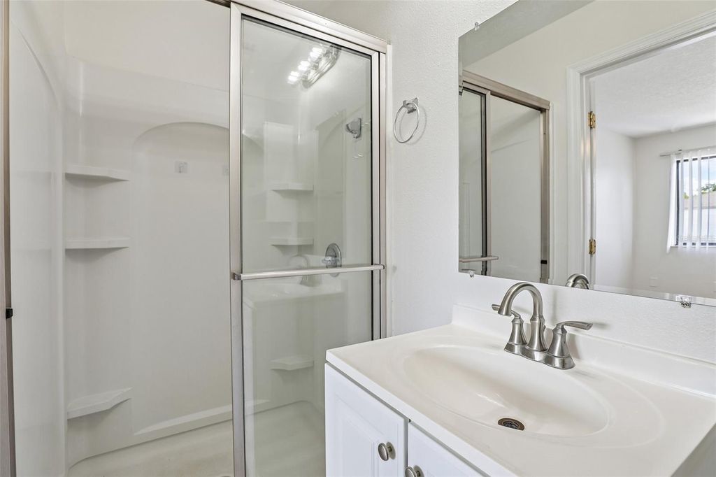 Image 14 of property listing at 12059 TIFT CIRCLE, Orlando, FL 32826