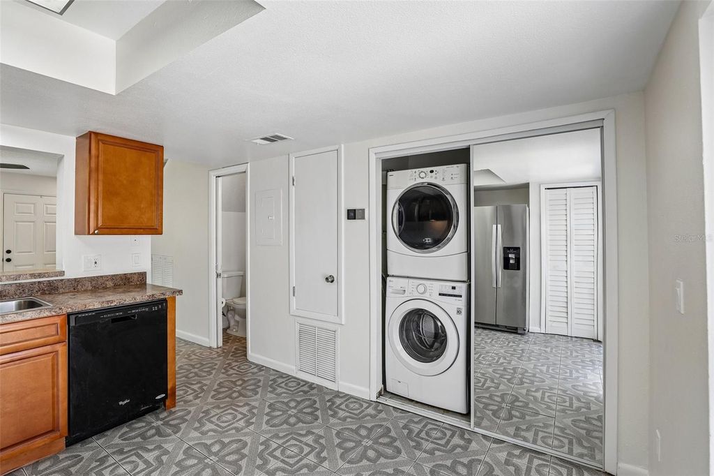 Image 5 of property listing at 12059 TIFT CIRCLE, Orlando, FL 32826