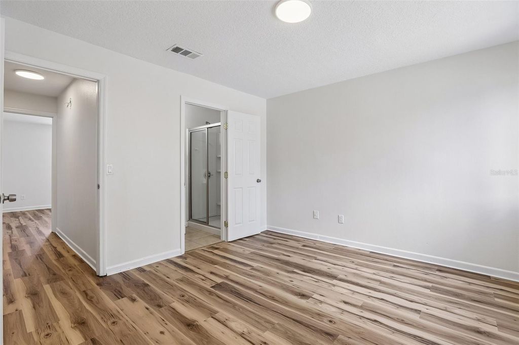 Image 8 of property listing at 12059 TIFT CIRCLE, Orlando, FL 32826