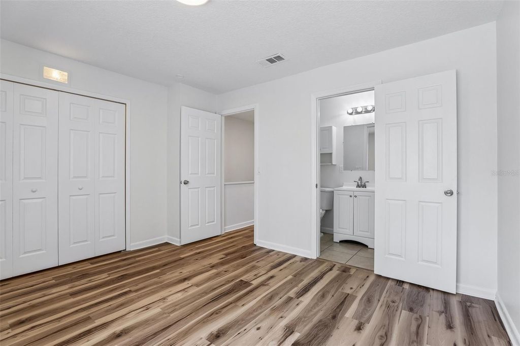 Image 9 of property listing at 12059 TIFT CIRCLE, Orlando, FL 32826