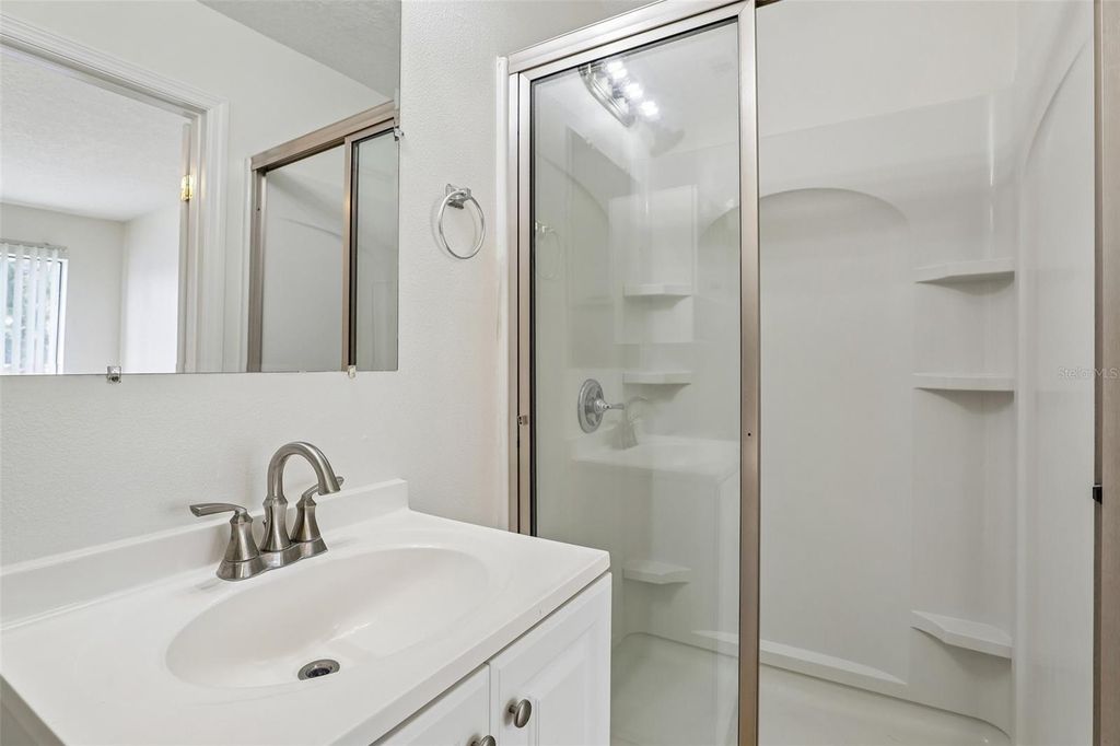 Image 10 of property listing at 12059 TIFT CIRCLE, Orlando, FL 32826