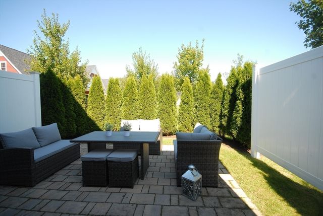 19 Brigham Farm Lane 19, Bolton, MA 01740