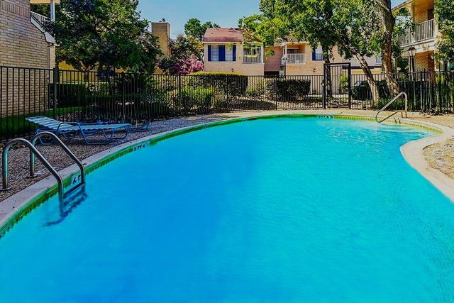 2220 Bering Drive 13, Houston, TX 77057