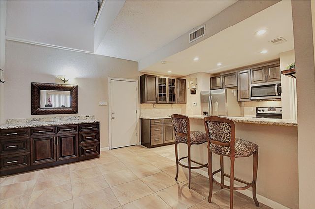 2220 Bering Drive 13, Houston, TX 77057