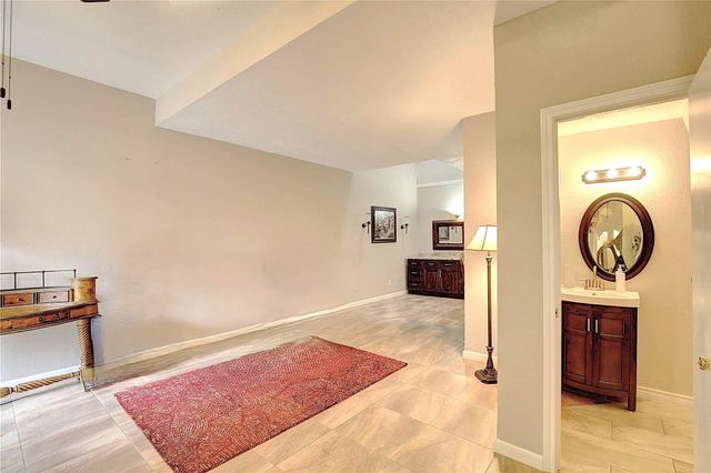 2220 Bering Drive 13, Houston, TX 77057