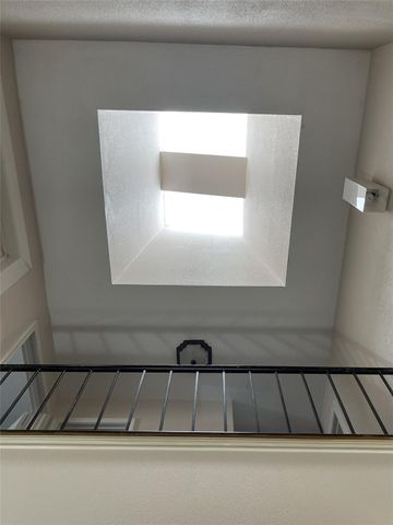 2220 Bering Drive 13, Houston, TX 77057