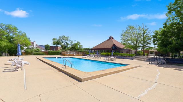 1880 Bonnie Lane 203, Hoffman Estates, IL 60169