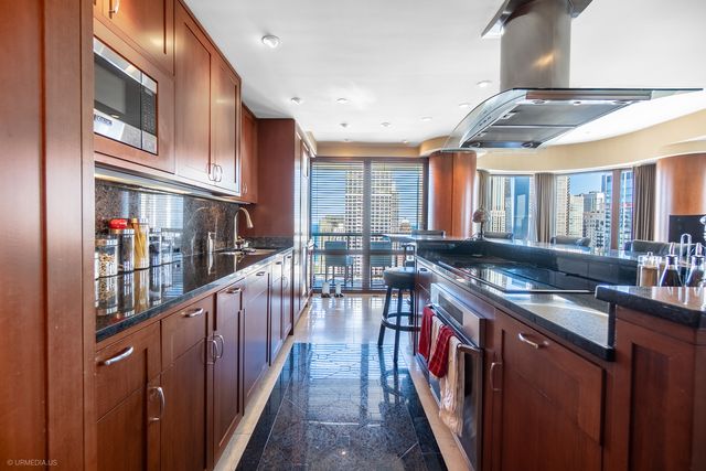 111 W Maple Street 3402-3404, Chicago, IL 60610
