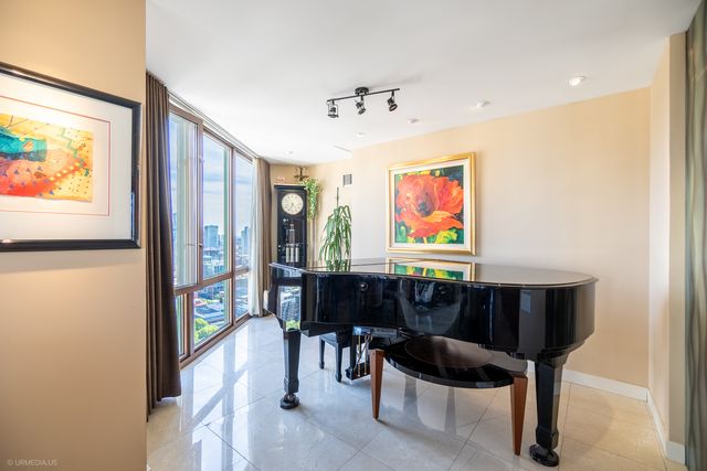 111 W Maple Street 3402-3404, Chicago, IL 60610