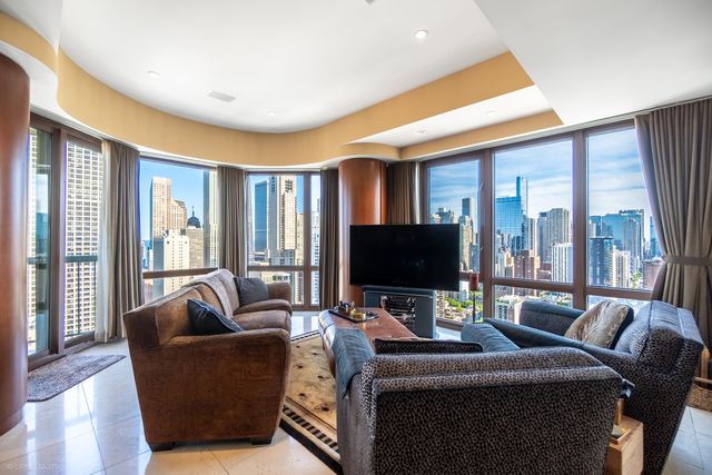 111 W Maple Street 3402-3404, Chicago, IL 60610