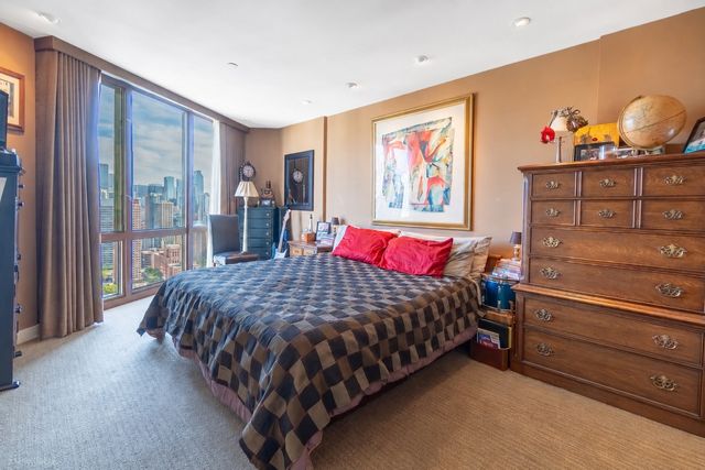 111 W Maple Street 3402-3404, Chicago, IL 60610