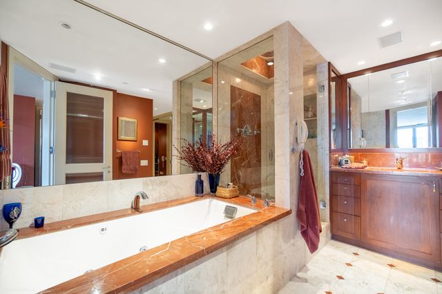 111 W Maple Street 3402-3404, Chicago, IL 60610