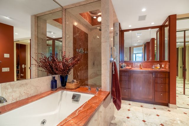 111 W Maple Street 3402-3404, Chicago, IL 60610