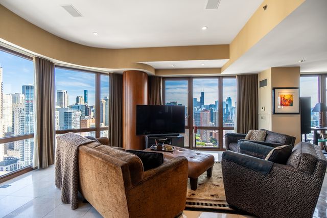 111 W Maple Street 3402-3404, Chicago, IL 60610