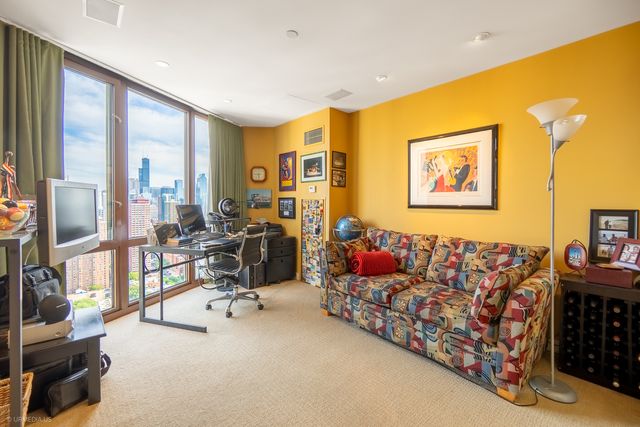 111 W Maple Street 3402-3404, Chicago, IL 60610