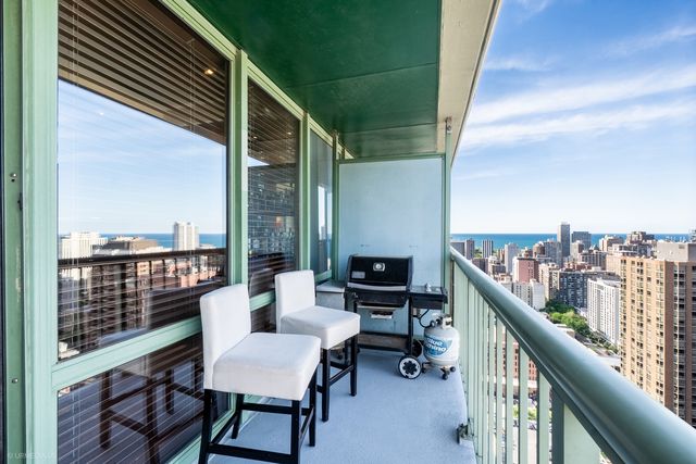 111 W Maple Street 3402-3404, Chicago, IL 60610