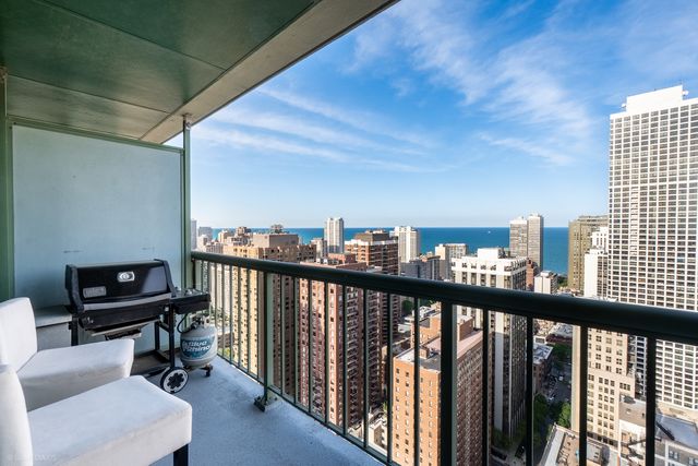 111 W Maple Street 3402-3404, Chicago, IL 60610