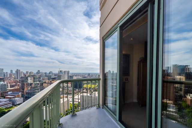 111 W Maple Street 3402-3404, Chicago, IL 60610