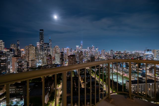 111 W Maple Street 3402-3404, Chicago, IL 60610