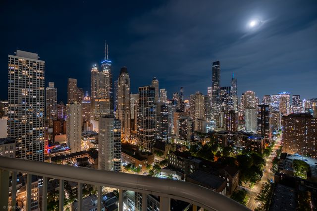 111 W Maple Street 3402-3404, Chicago, IL 60610