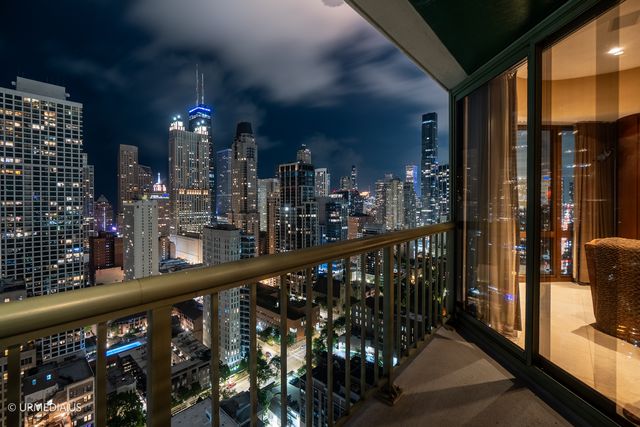 111 W Maple Street 3402-3404, Chicago, IL 60610