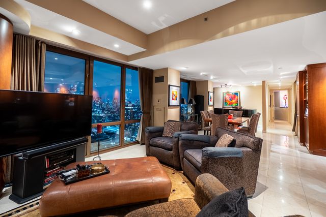 111 W Maple Street 3402-3404, Chicago, IL 60610