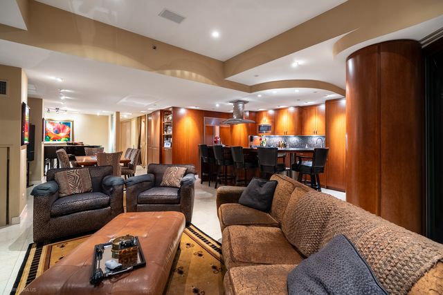 111 W Maple Street 3402-3404, Chicago, IL 60610