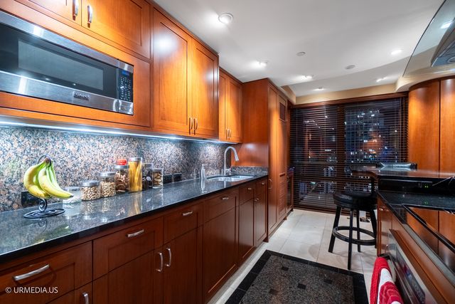 111 W Maple Street 3402-3404, Chicago, IL 60610