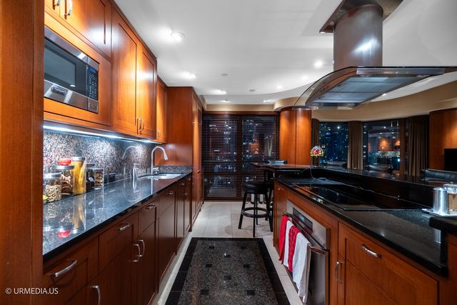 111 W Maple Street 3402-3404, Chicago, IL 60610