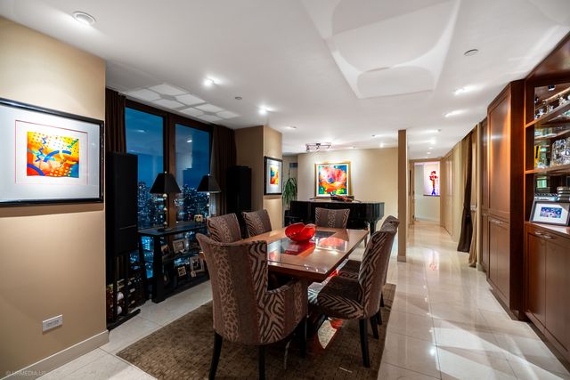 111 W Maple Street 3402-3404, Chicago, IL 60610
