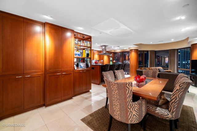 111 W Maple Street 3402-3404, Chicago, IL 60610