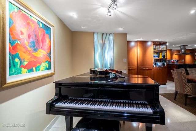 111 W Maple Street 3402-3404, Chicago, IL 60610