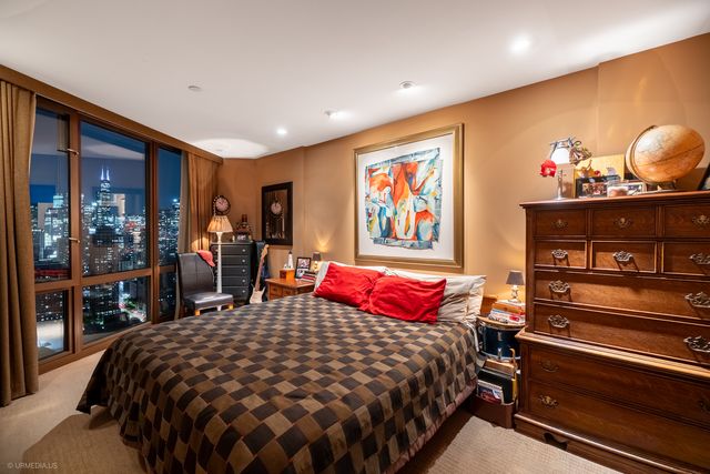 111 W Maple Street 3402-3404, Chicago, IL 60610