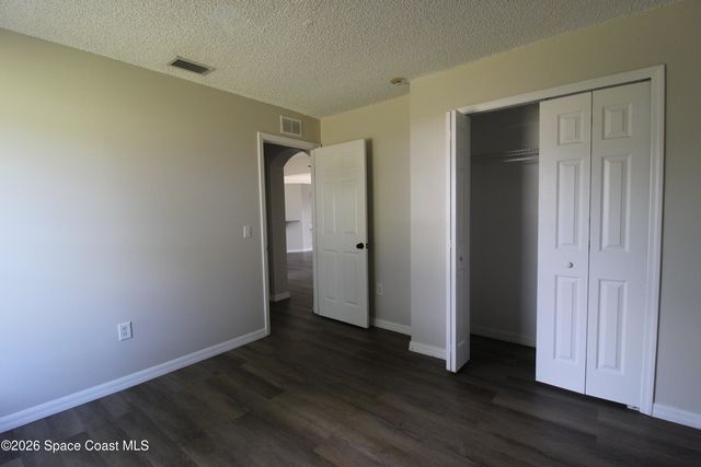 959 Pine Walk Court NE, Palm Bay, FL 32905