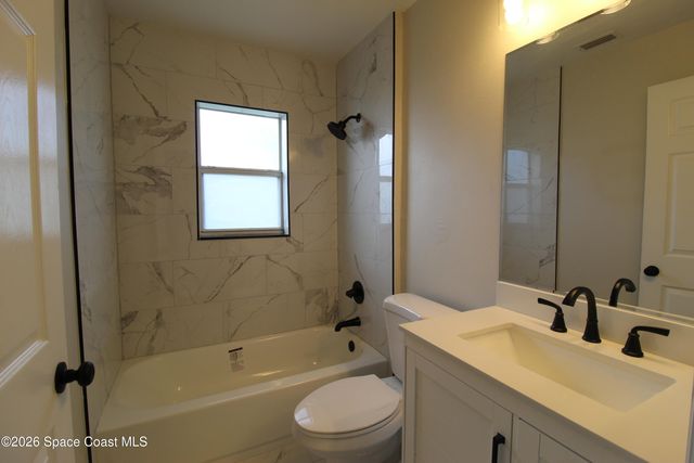 959 Pine Walk Court NE, Palm Bay, FL 32905