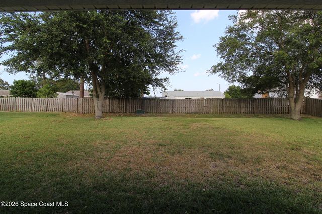 959 Pine Walk Court NE, Palm Bay, FL 32905