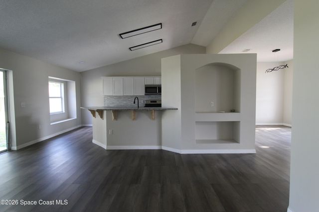 959 Pine Walk Court NE, Palm Bay, FL 32905