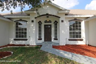 959 Pine Walk Court NE, Palm Bay, FL 32905