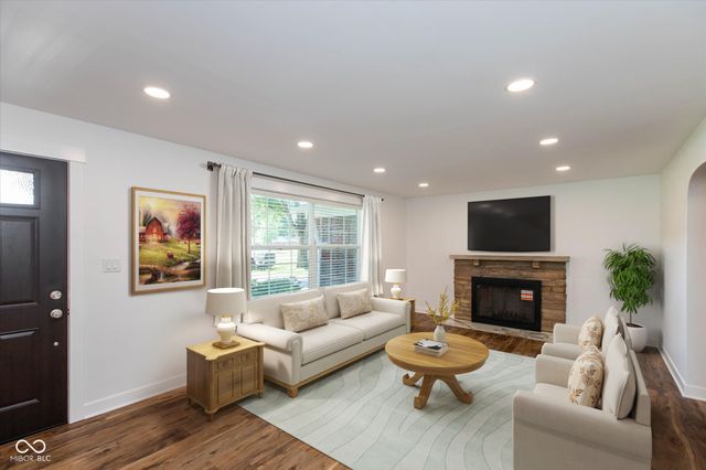 1074 S Avon Avenue, Avon, IN 46123