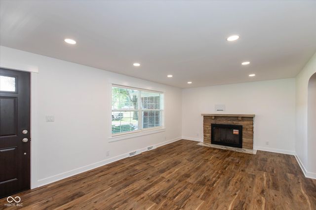 1074 S Avon Avenue, Avon, IN 46123