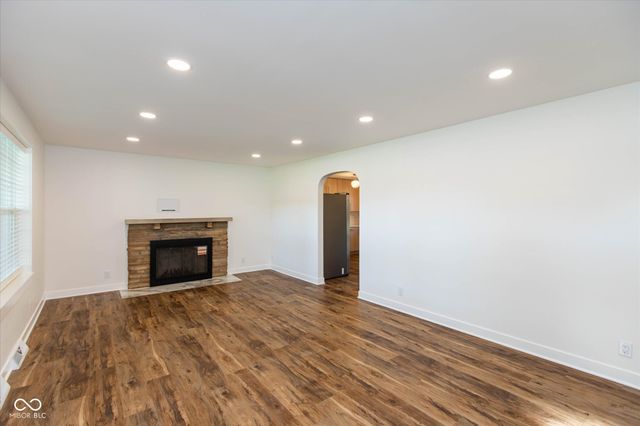 1074 S Avon Avenue, Avon, IN 46123