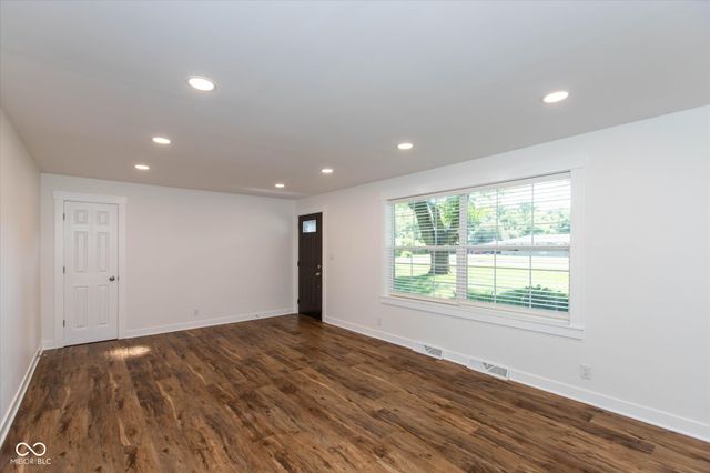 1074 S Avon Avenue, Avon, IN 46123