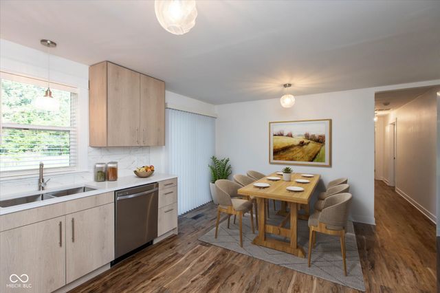 1074 S Avon Avenue, Avon, IN 46123