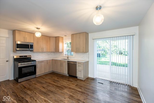 1074 S Avon Avenue, Avon, IN 46123