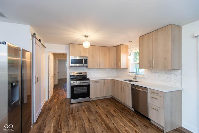 1074 S Avon Avenue, Avon, IN 46123