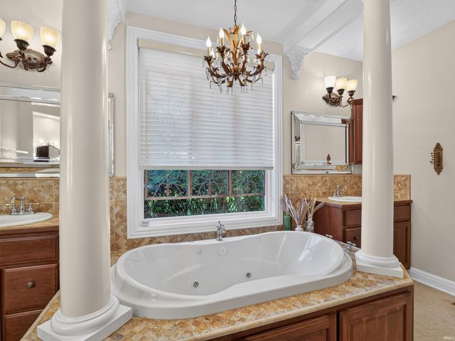 7611 Cinereal Court, Roanoke, IN 46783