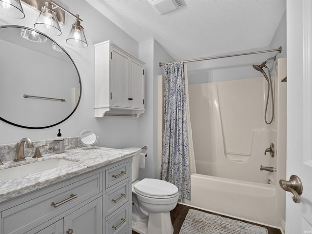 7611 Cinereal Court, Roanoke, IN 46783